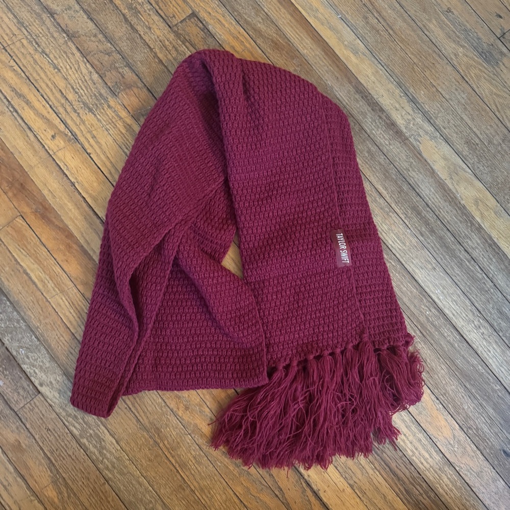 SOLD 🛑 Taylor Swift All Too Well Scarf